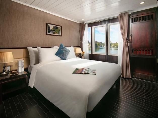 Ha Long Aqua Legend Cruise Hotel Exterior photo