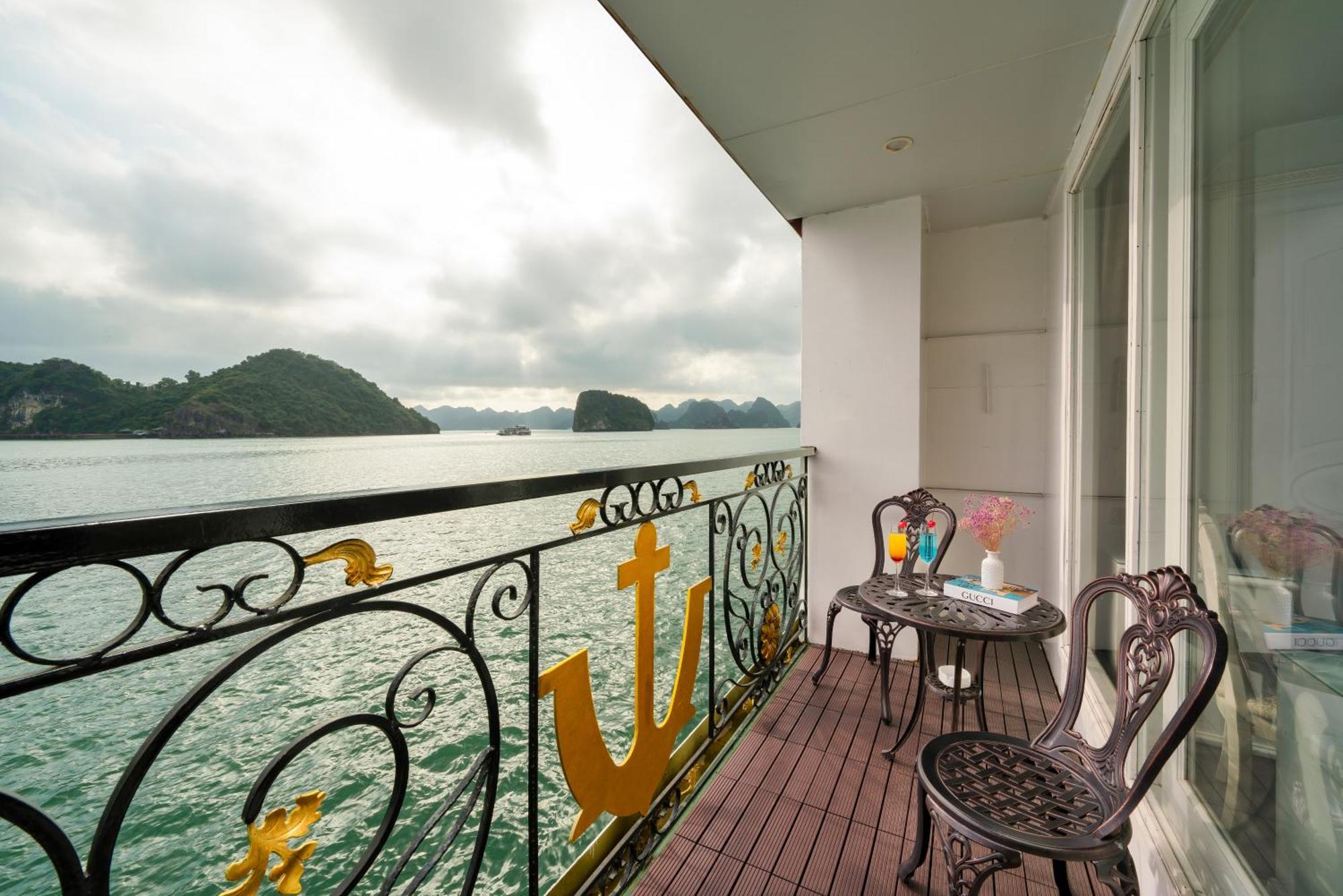Ha Long Aqua Legend Cruise Hotel Exterior photo