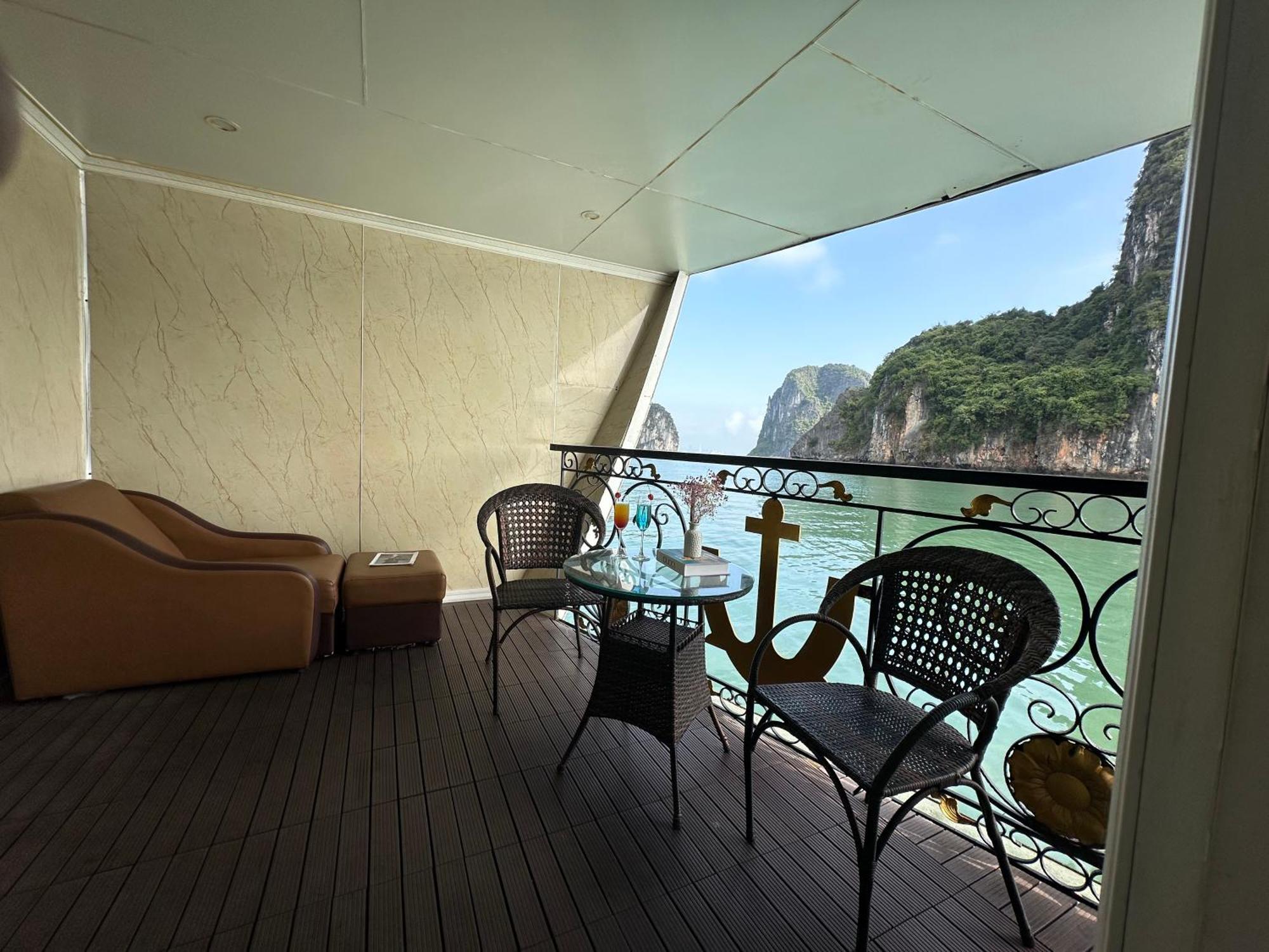 Ha Long Aqua Legend Cruise Hotel Exterior photo